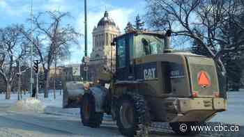 Manitoba proposes new restrictions for motorists driving near snowplows, cyclists