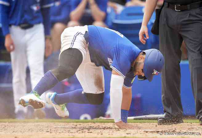 Jays split squads beat Yankees, fall to Phillies in spring training