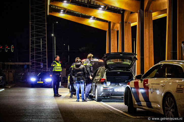 Duitse auto van de weg gehaald: drugs en pepperspray aangetroffen