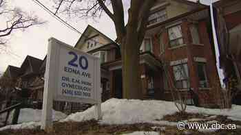 Patients frustrated as Toronto Public Health receives many calls related to local gynecologist