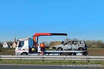 Tot een uur file op E403 richting Kortrijk na autobrand