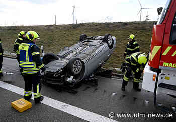 Unfall beim Fahrstreifenwechsel auf der A 7 - Auto überschlägt sich