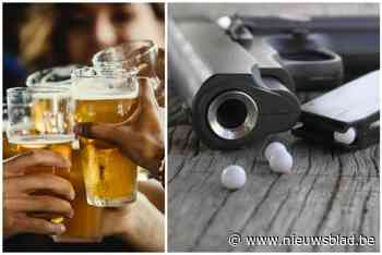 Man (45) neemt namaakwapen mee op café en bedreigt vrouw: “Ik had echt geen slechte bedoelingen”