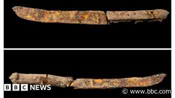 Knife from the 1800s found under botanic garden