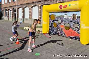 Leerlingen Sint-Amandusschool krijgen tennisinitiatie: “Beste manier om kinderen warm te maken voor de sport”