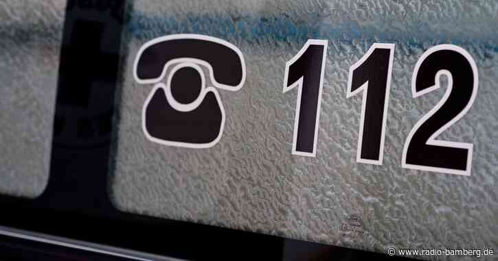 Mechaniker unter Reisebus eingeklemmt und schwer verletzt