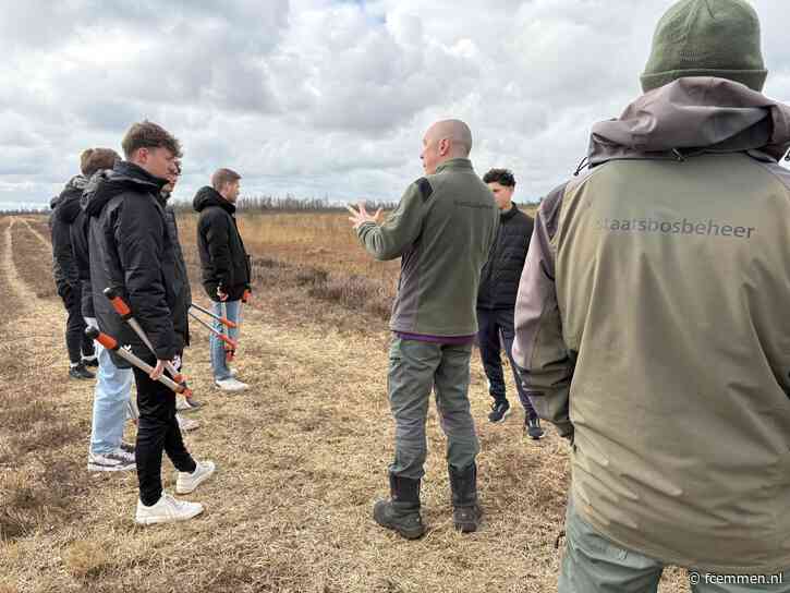 Jongeren van De Brink op werkveldbezoek bij Staatsbosbeheer