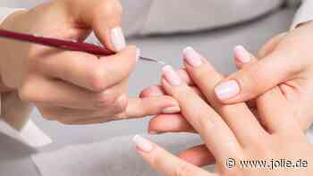 Glossy French Nails: Nach diesem Nagel-Trend sind alle im Frühling verrückt