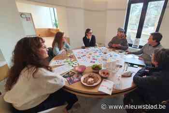 Bordspel moet digitale valkuilen voor mensen in armoede duidelijk maken: “Alle situaties zijn uit het leven gegrepen”