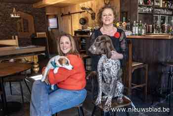 Vicky en Valerie organiseren theekransje... voor honden