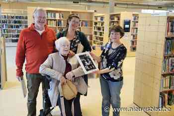 Oud fotoalbum komt per ongeluk terecht in inleverbus van bibliotheek: “We wisten niet eens dat het weg was”