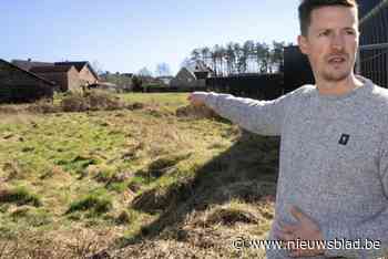 "Mijn bouwgrond is waardeloos geworden": iedereen verzekerde Filip dat hij mocht bouwen, maar provincie weigert vergunning