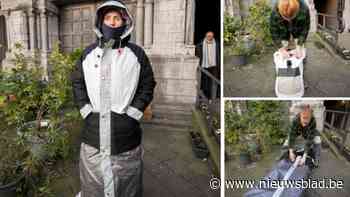 Gratis Sheltersuits houden daklozen warm tijdens koude nachten: “Het is beschamend voor een stad als Antwerpen dat we ze nodig hebben”