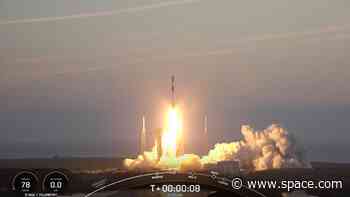 SpaceX aces 3rd launch in 13 hours, sending 23 Starlink satellites to orbit (video)