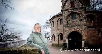 Angelique (57) kwam uit de schulden: ‘Van mijn eerste loon kocht ik nieuwe sneakers, maar wél in de aanbieding’