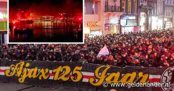 Amsterdam in vuur en vlam: zo vieren supporters van Ajax het 125-jarig bestaan van de club