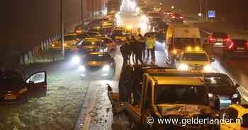 Bestuurder autoambulance veroorzaakt ravage bij ongeval N50: ‘Meneer was afgeleid door zijn telefoon’