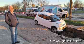 Piet (80) belandt ineens met zijn auto in een zinkgat: ‘Had hem zondag nog gewassen, zal je net zien’