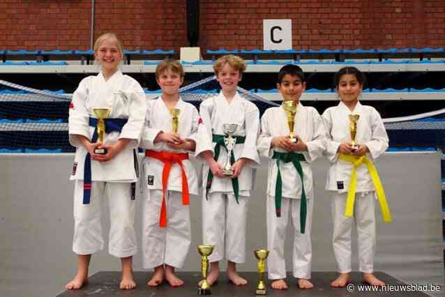 Jonge karateka’s pakken medailles