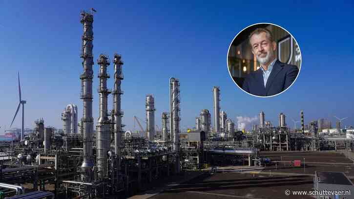 Haventopman Siemons over sluiting twee grote chemiefabrieken: ‘Een heftige dag voor de haven’