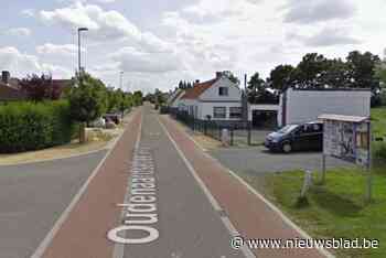 Fietser merkt auto niet op tijdens oversteken en raakt gewond aan het hoofd