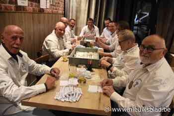 Prinsen pakken 5.000 krotten een voor een in: “Het gooien van de krotten is ons moment”