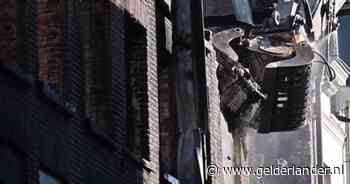 KIJK | Door brand verwoeste gevels in Arnhem worden voorzichtig gesloopt