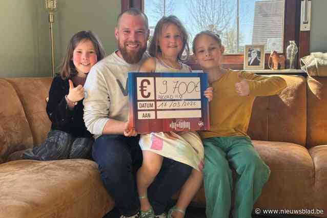 Gezin van Nicolas (38) en Ambre (36) wint recordbedrag in ‘De dag van vandaag’: “Opeens zie je enkele auto’s van VRT je oprit oprijden en komt je eigen voordeur in beeld”