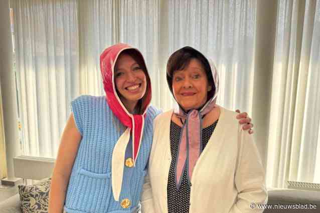 Shauni lanceert samen met moeke Rita collectie hippe regenkapjes: “Een overdonderend succes”