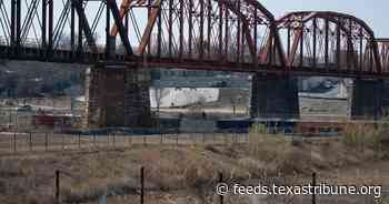 Trump administration drops challenge to Texas law targeting people who illegally cross the border