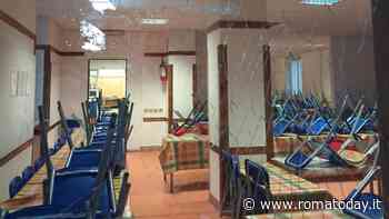 Vetri e bagni rotti, disagi alla mensa nella scuola: "Manca sicurezza per i bambini"