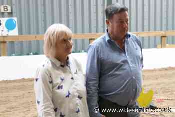 Four in a Bed fans spot 'game-playing' contestants as host left 'disappointed'