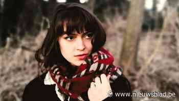 Singer-songwriter Eistear speelt pure songs in kerk van Vremde