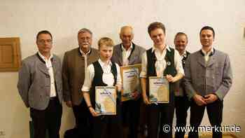 Musikant seit 60 Jahren: Seltene Ehrung bei Musikkapelle Niklasreuth