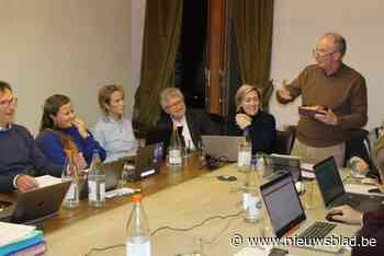 Na urenlange gemeenteraden: oppositie deelt ‘overlevingspakketten’ uit