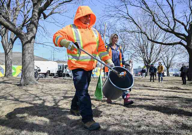 Montreal begins annual effort to clear tonnes of garbage exposed by snowmelt