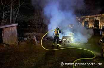 FW Menden: Brand auf Grillplatz schnell gelöscht