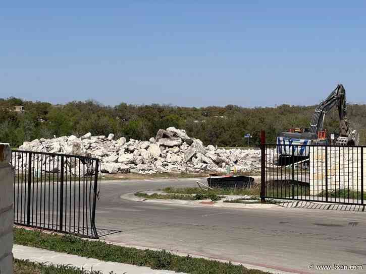 Unfinished, vandalized homes in south Austin torn down