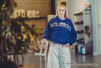 “De woorden ‘niet opnieuw’ spookten meteen door mijn hoofd”: OHL-verdedigster Saar Janssen mist door gescheurde kruisband EK én mogelijke transfer naar het buitenland