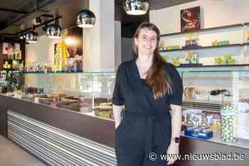 Daphne (38) maakt carrièreswitch en opent Leonidaswinkel: “Een eerbetoon aan mijn oma en overleden vader”