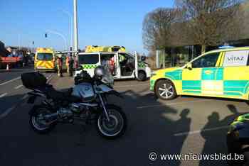 Drie gewonden bij ongeval tussen auto en motor, bestuurder wellicht verblind door de zon