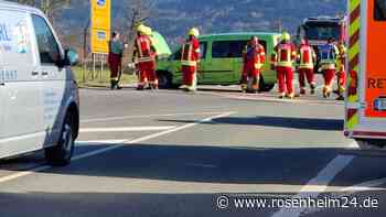 Unfall in Bad Feilnbach: Caddy-Fahrer übersieht vorfahrtsberechtigten Renault