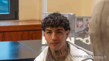 Tony Effe indagato per una rissa fuori da una discoteca