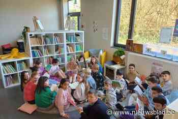 De Springplank heeft eigen schoolbib: “Pieker niet maar lees en geniet”