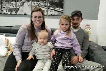 Zieke Fenna (2,5) krijgt steun van collega’s van mama Aurélie: “Dat we haar bijna niet meer zien lachen, is moeilijk”