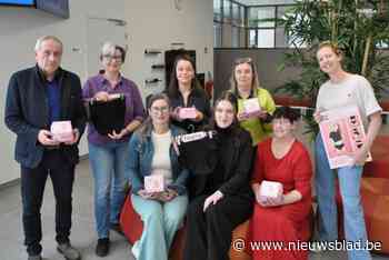 Meisjes krijgen op school gratis ecologische menstruatieslip in hamburgerdoosje