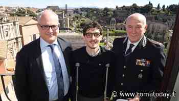 Daniele Virgili, l'agente che ha perso una gamba ricevuto in Campidoglio: "Non vediamo l'ora di rivederlo in divisa"