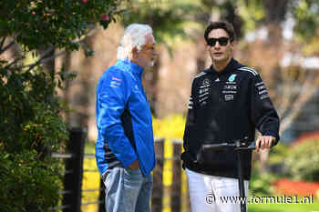 FOTOSERIE GP China: Een interessant onderonsje tussen Flavio Briatore en George Russell