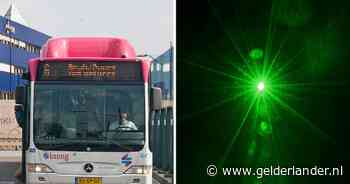 Arnhemse buschauffeur naar ziekenhuis nadat onbekende hem met laserpen in ogen schijnt