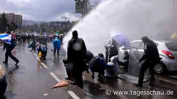 Nahost-Liveblog: ++ Wasserwerfer gegen Demonstranten in Jerusalem ++